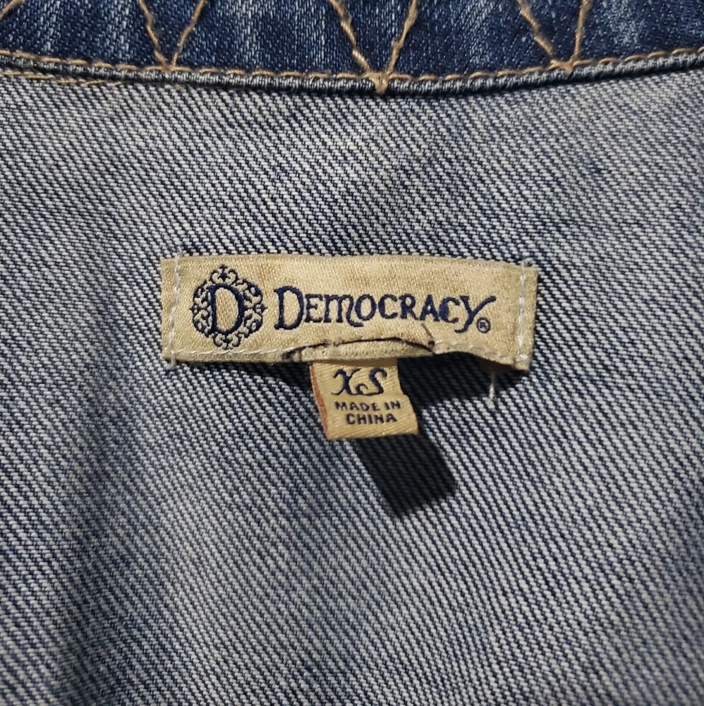 Democracy Frayed Denim Jacket Small 100% Cotton - Picture 8 of 9